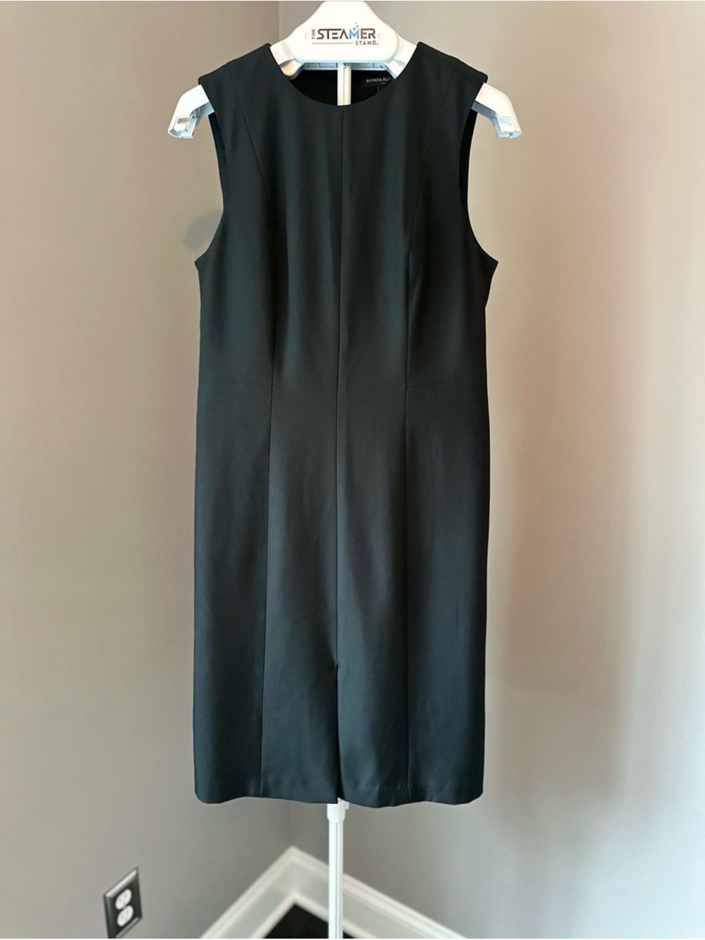 Banana Republic Black Sleeveless Sheath Dress